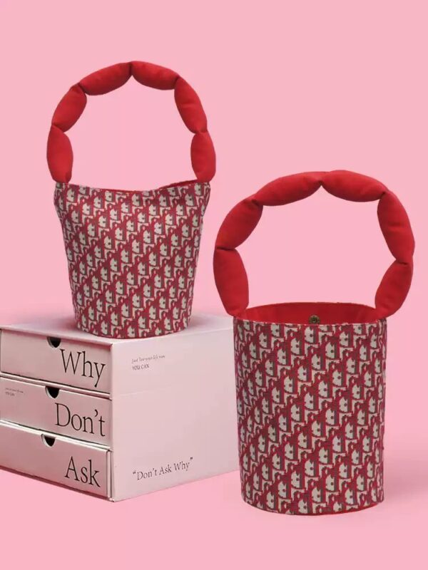 26090092_1 Letter D Bucket Bag