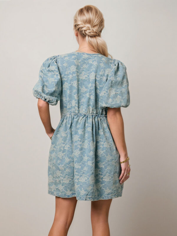 Blue Flower Drawstring Women's Jeans Dress2 Elegant, fashionable and sweet denim blue bubble-handled dress with blue floral drawstring – European-style denim dress.