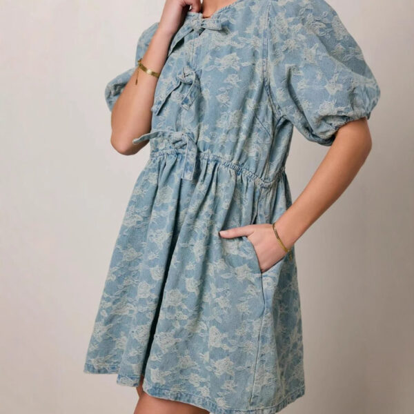 Blue Flower Drawstring Women's Jeans Dress4 Elegant, fashionable and sweet denim blue bubble-handled dress with blue floral drawstring – European-style denim dress.